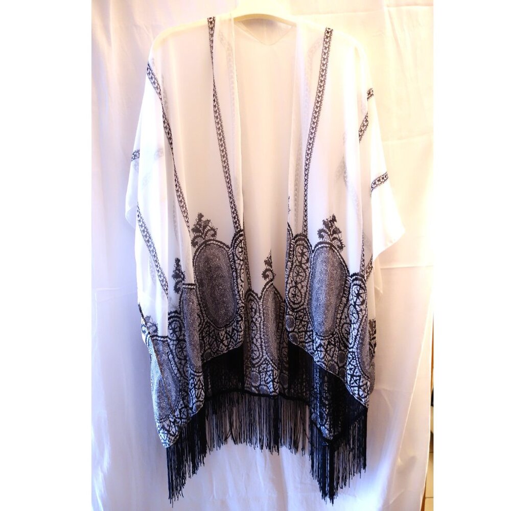 👗2/$30👗 White w/ Black Embroidery Slip-over Light Day Jacket/Cape